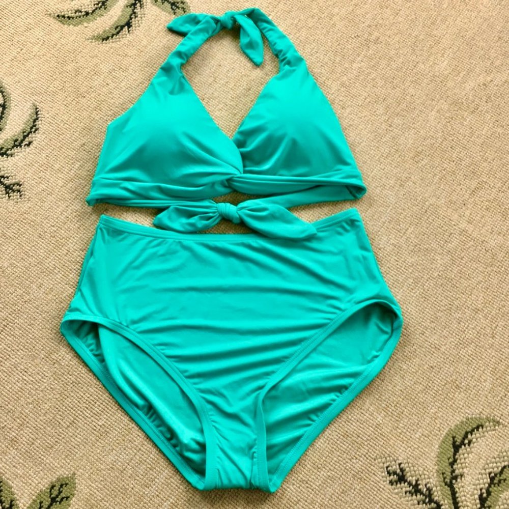 Kate Spade Two Piece Swimsuit in Fiji Green Size M